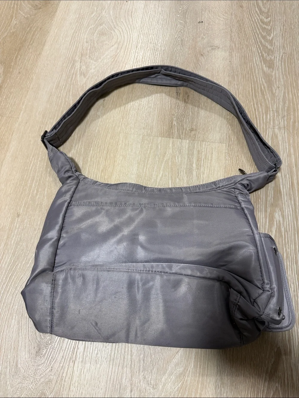 lug sleek gray